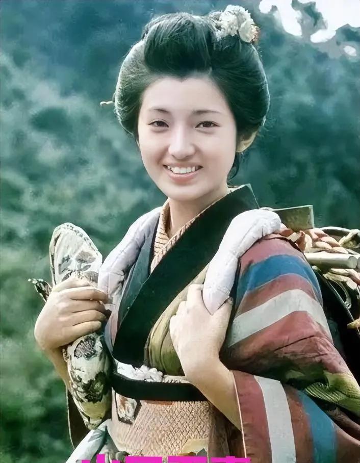 中国观众对山口百惠的态度分两个极端，一种是爱到骨子里，觉得她就是完美的化身，另一