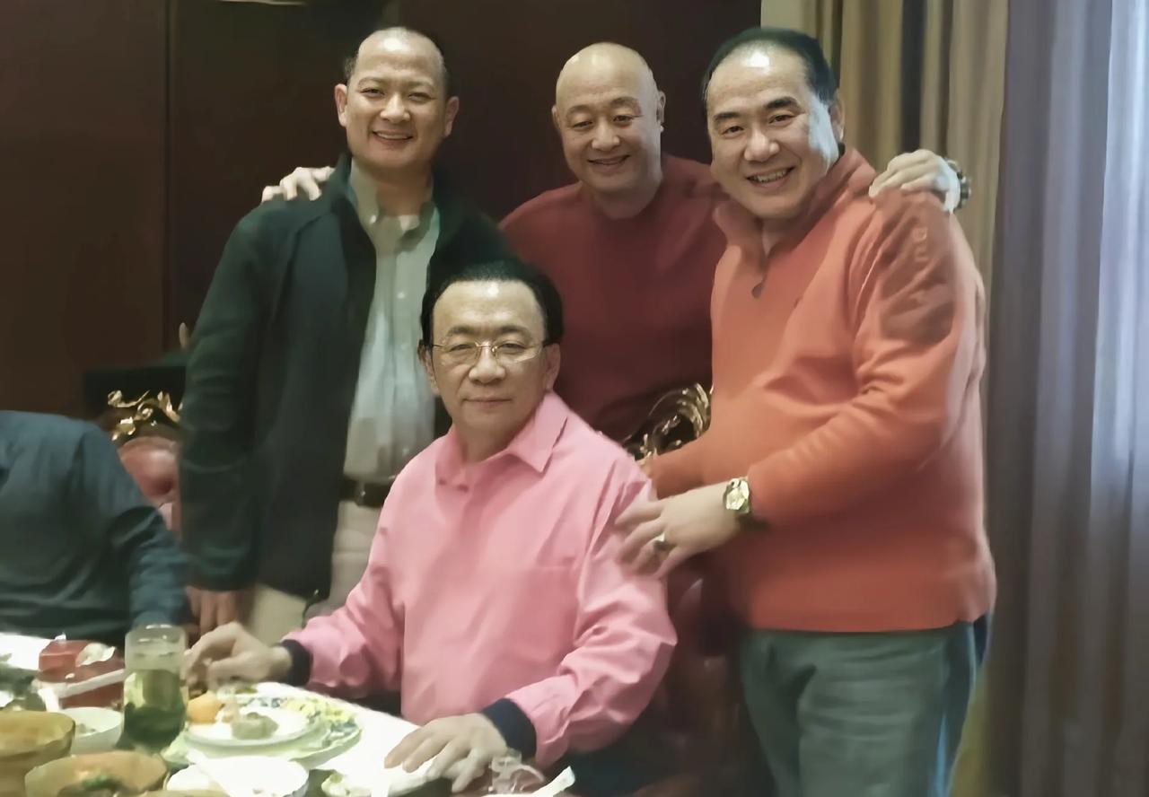 相声名家聚会群英荟萃，侯耀华陈寒柏到场，大包间低调而不失奢华好久没有侯耀华先生