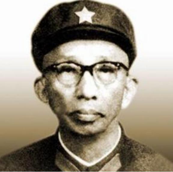 1955年，开国少将李迎希，因为误会，授衔时评低了一级，他对此十分不满，就写信给