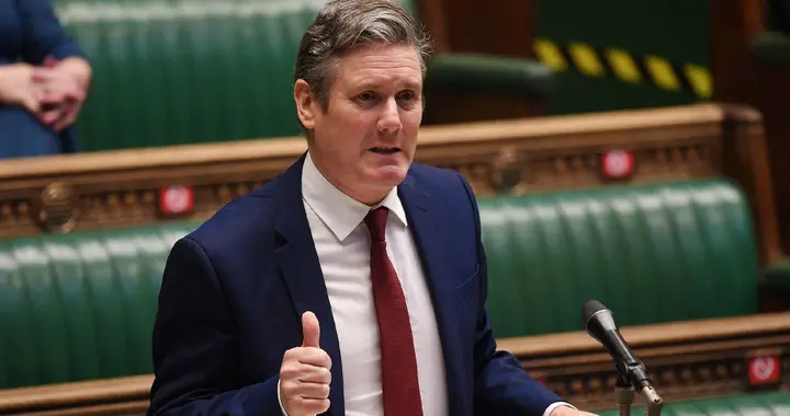 民调爆表！斯塔默访华后面临下台风险，51%民众要求立刻解职