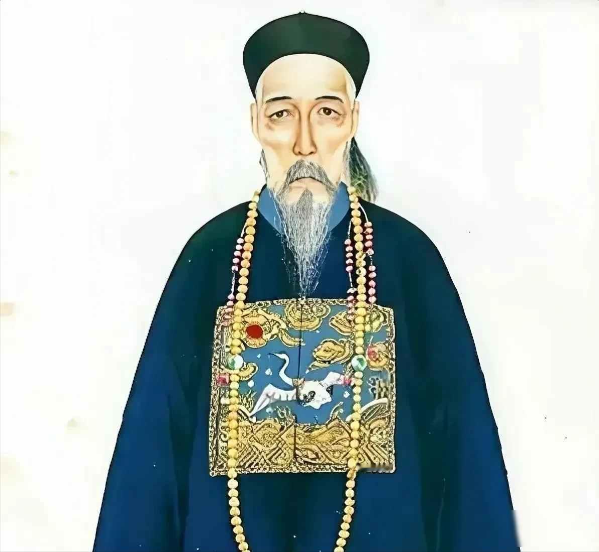 1881年夏天，长江边安庆城的码头上，一个书生模样的官员正往信封上糊火漆。信的内