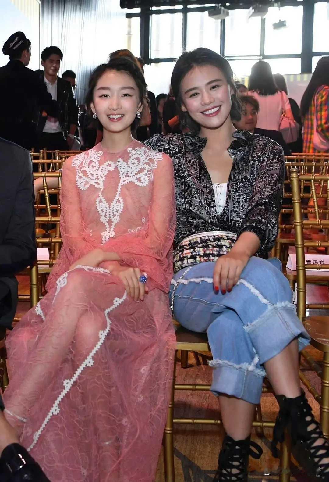 周冬雨和马思纯真的是娱乐圈友谊最长的年轻女演员。虽然二人拍戏戏路不同，如今的发