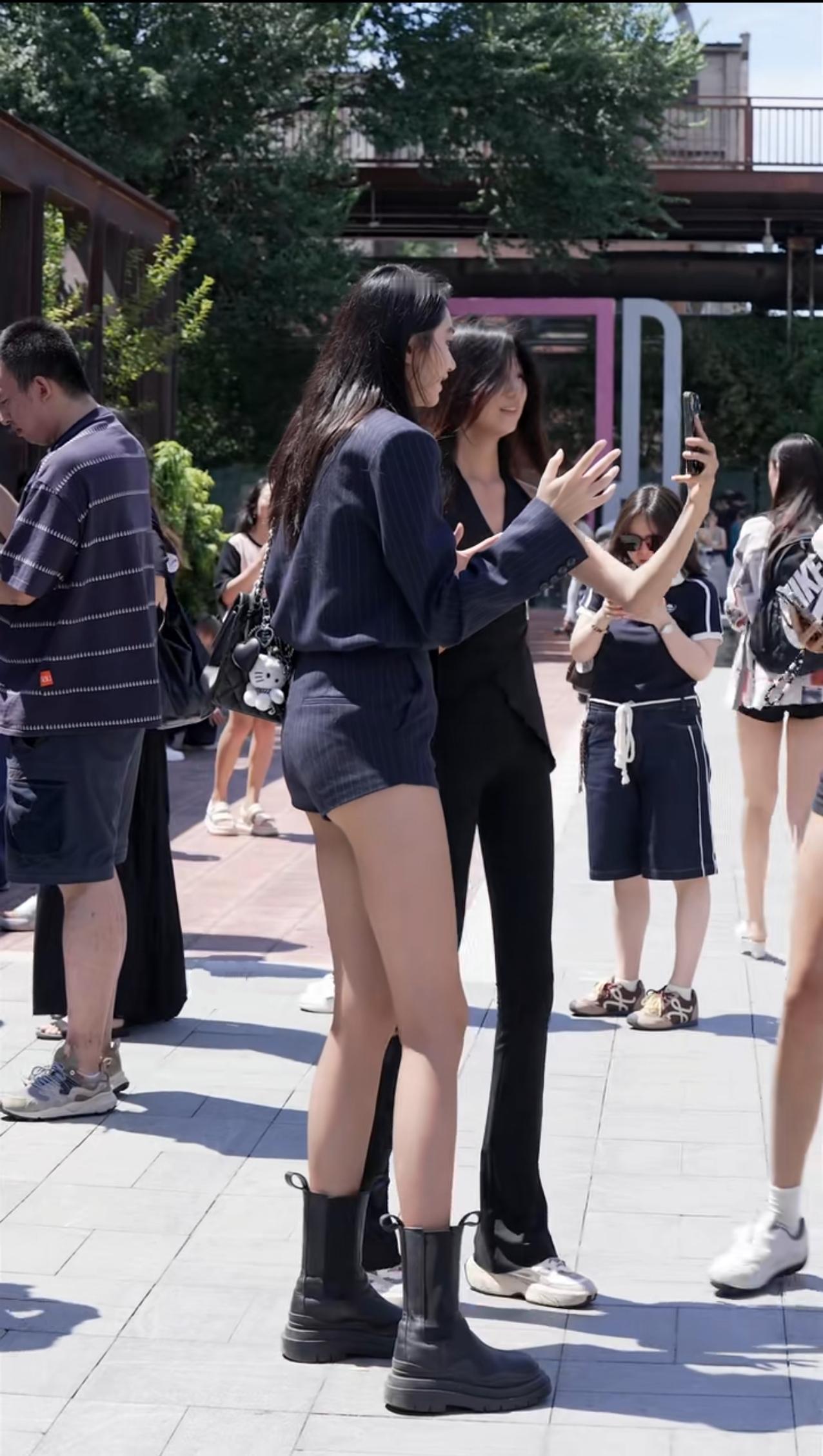 好看的人都跟好看的人一起玩[哭哭]