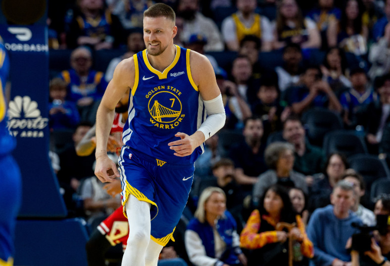 明天上午10点，勇士主场迎战马刺。球队更新伤病报告：波尔津吉斯（伤病管理）、梅尔