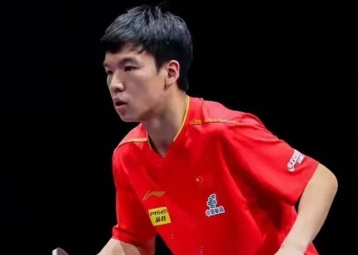 狭路相逢，向鹏能否创造奇迹？新加坡男单1/8决赛，向鹏迎来了强敌林昀儒，这场