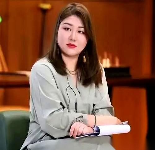 杨天真算是把娱乐圈的饭碗底儿给掀了。她说，能毁掉一个准巨星的，从来不是没本事，