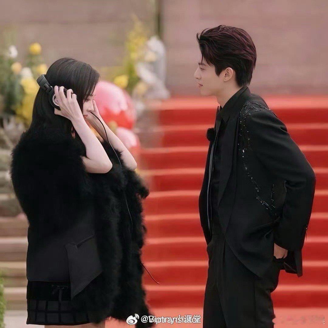 王鹤棣孟子义没有年龄差孟子义担任《将门独后》女主，引起男主粉丝不满。但没用。这剧