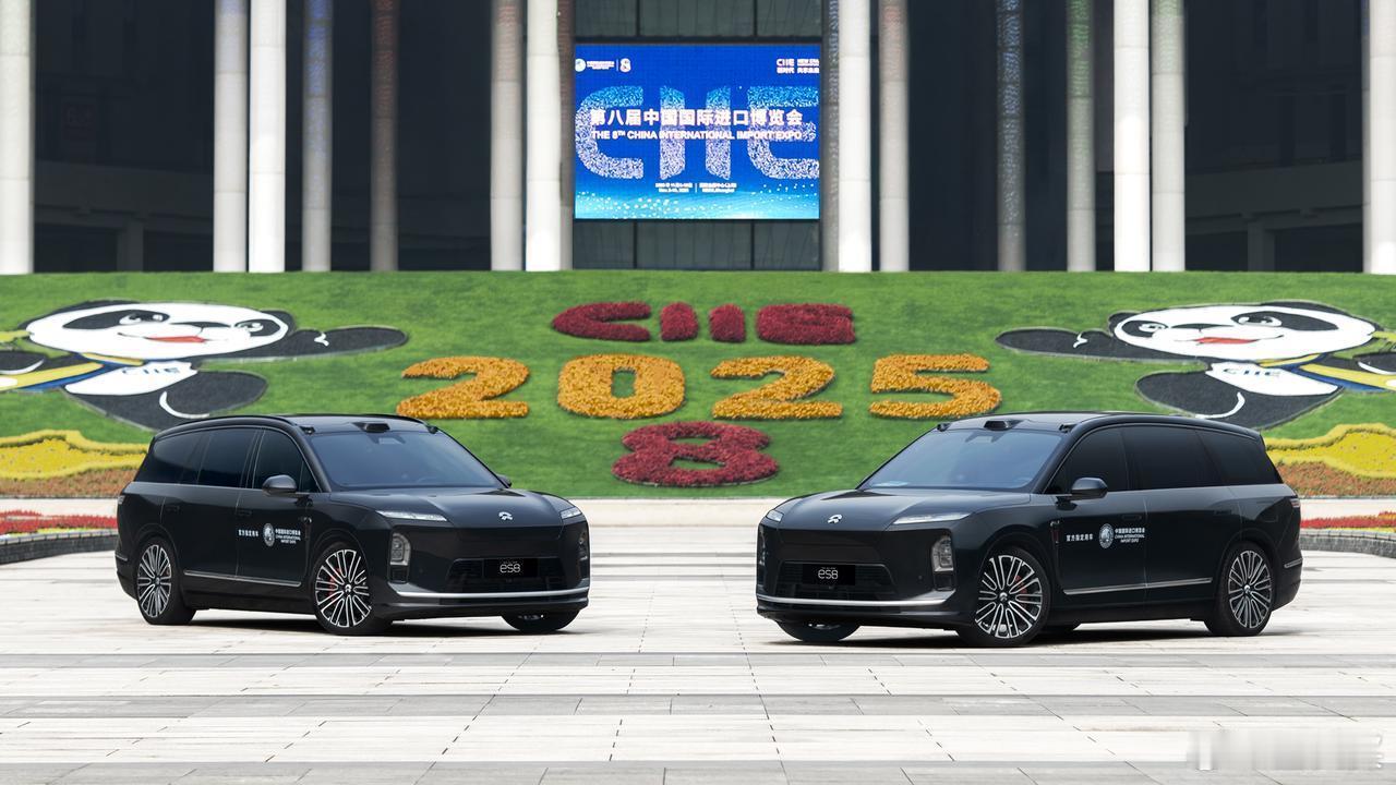 第八届进博会明天开始，往年是ET7作为官方指定用车。今年指定用车变得极为丰富：蔚