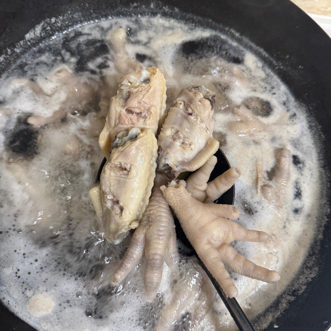 又学会一道新菜-鸡爪鸡翅煲好好吃，下次分享教程四川美食​​​