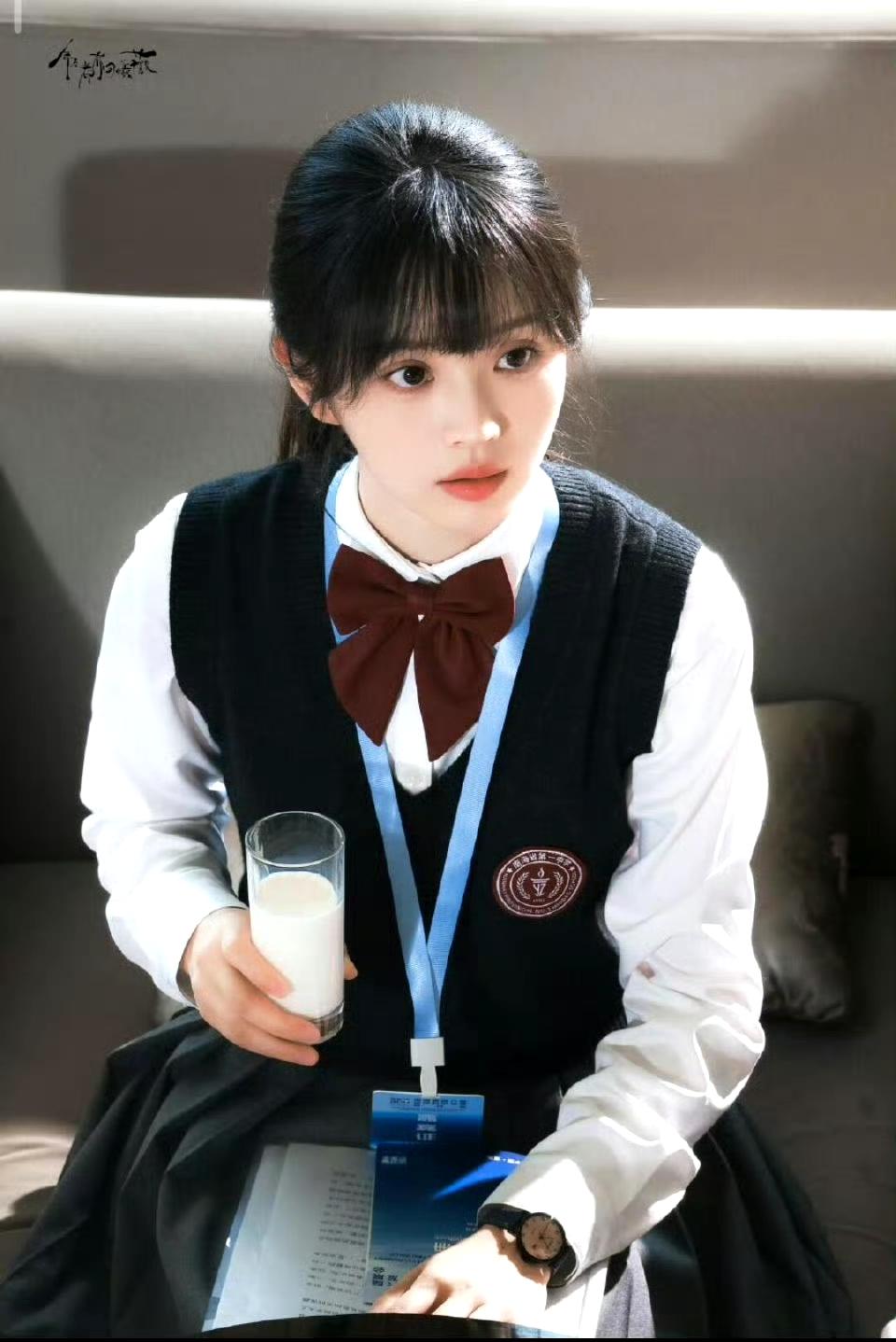 田曦薇高马尾学姐太美萌了！！学院风制服完全就是我的梦中情学姐～林知夏放学