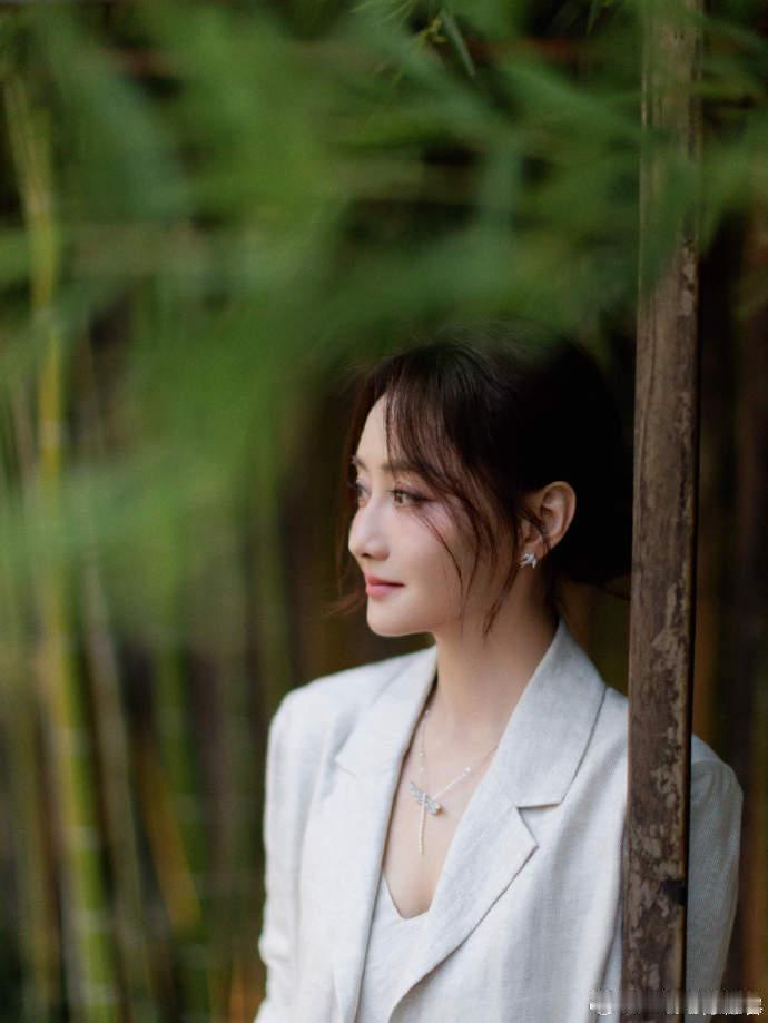 陈德容从壁画里走出来了陈德容才是真・在逃名画女主！不管静态照片还是动态画面，都