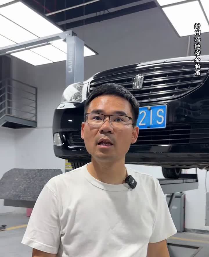 为什么让大家买车一定要买日系？看到我身后这台皇冠了吗？这是我刚刚入手的一台老爷车