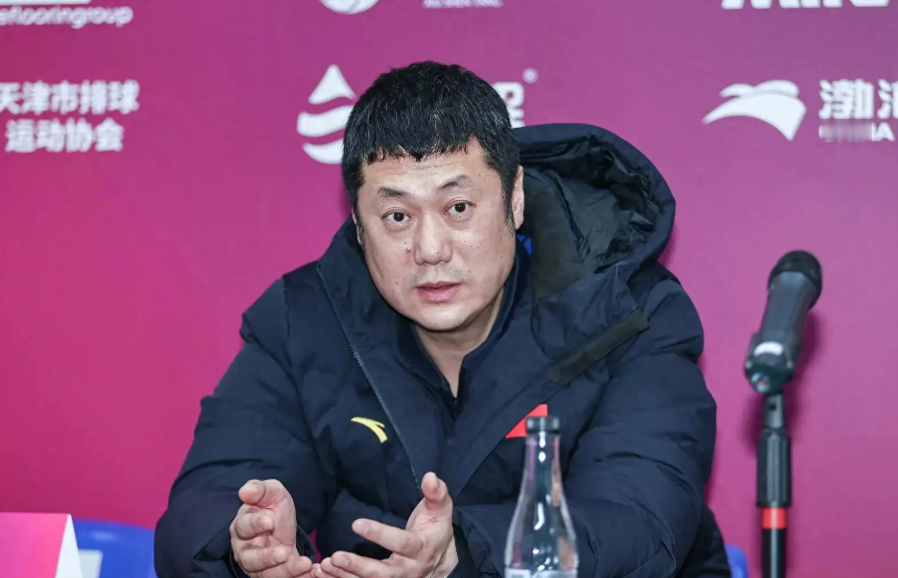 没有金刚钻，真别急着揽瓷器活！中国女排主帅不是“练级位”。赵勇并不是“地方队都没带明白”，上任国家队