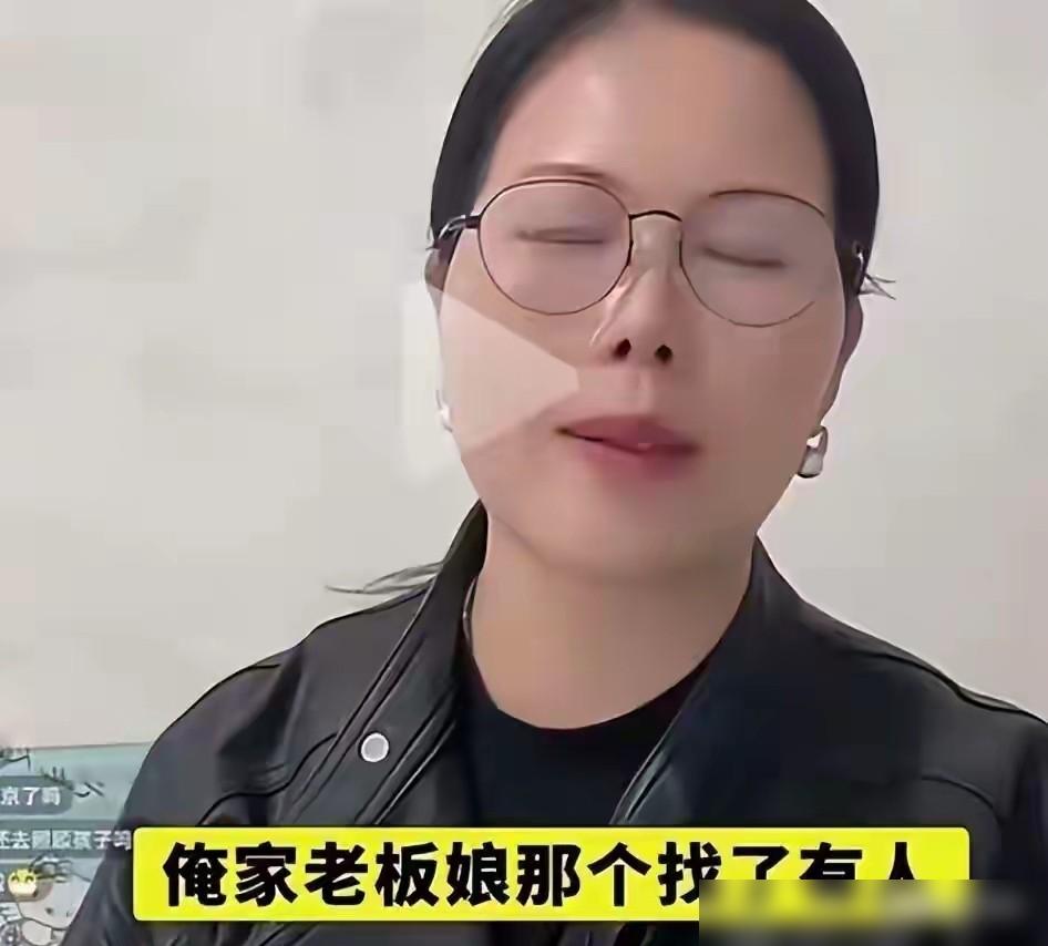 1亿豪宅汪小菲嫌贵，扭头就走。马筱梅产后13天就爬起来直播卖酸辣粉，你以为她在夺