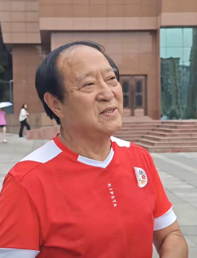 我怀疑过牛群是晚年落魄，也怀疑过牛群是无人问津，万万没想到，看到这一幕，直接让所