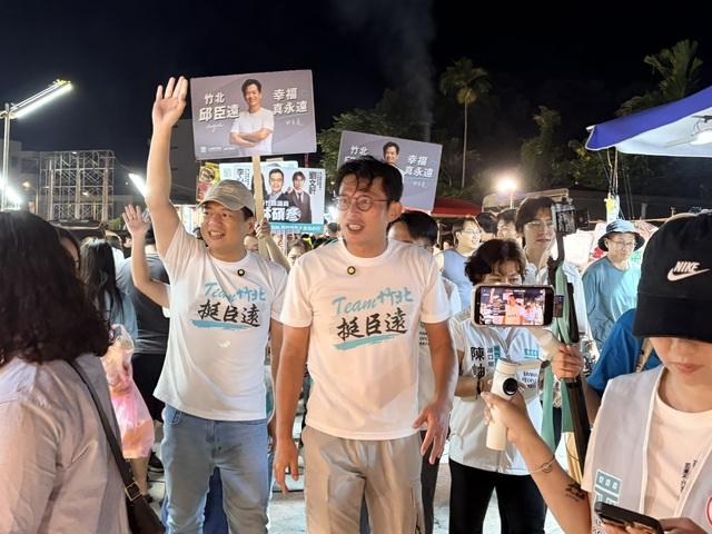 新竹县蓝白决裂，徐欣莹陷苦战，郑朝方胜出可能性大台湾民众党6日召开中央委员及