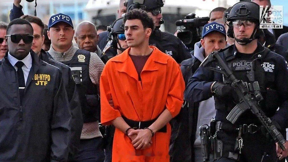 昨天晚上，一名男子冒充FBI特工，来到布鲁克林的联邦监狱，声称自己持有法院命令要