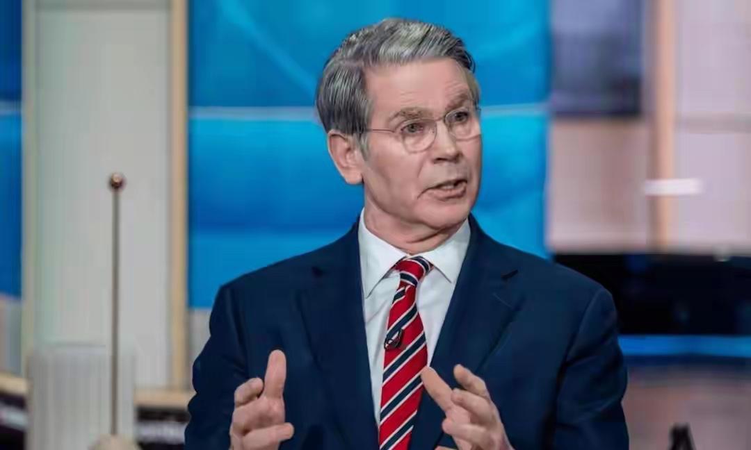 特朗普战略文件紧急叫停，财长硬刚改稿，白宫沉默背后藏着美国的深层焦虑一份关乎