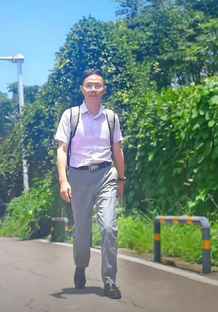 杜大娘啊，您的机会来啦！这个星期六，李圣律师要去你们大南河！他不是偷偷摸摸去，他