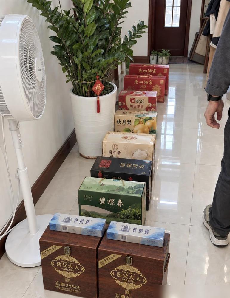 没定亲没结婚，中秋男友登门求名分啦。没定亲没结婚，中秋男友第一次上门，比我还