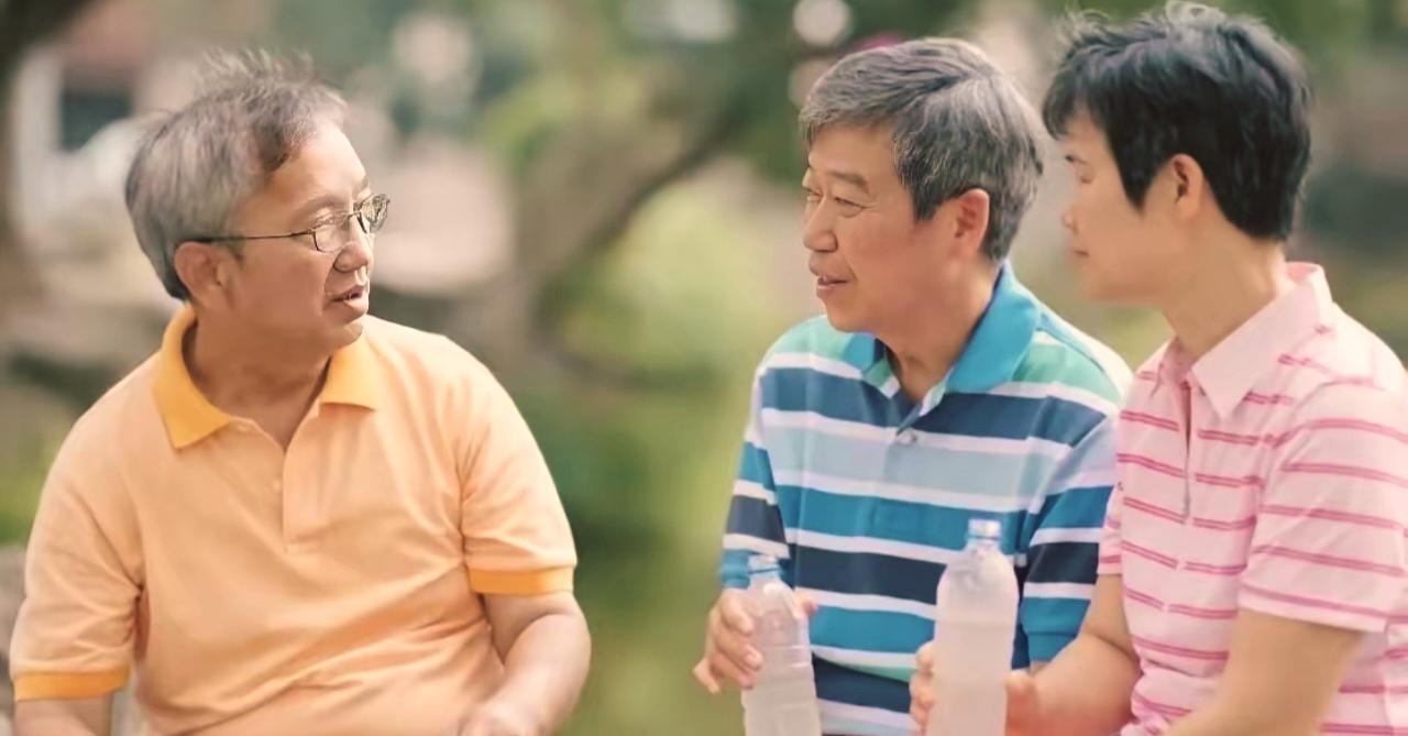 最近发现一个特别有意思的现象：但凡体制内退休的，不管是公务员还是事业编，尤其是文