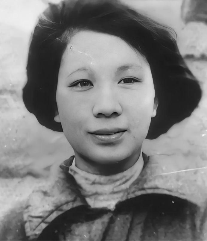 1949年，渣滓洞大屠杀中，盛国玉在枪响前倒地装死。不久，特务进来补枪，谁料