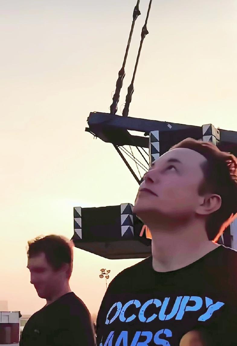 天不生马斯克！世界万古长如夜。马斯克的specs只有6000人的团队，没有金手指