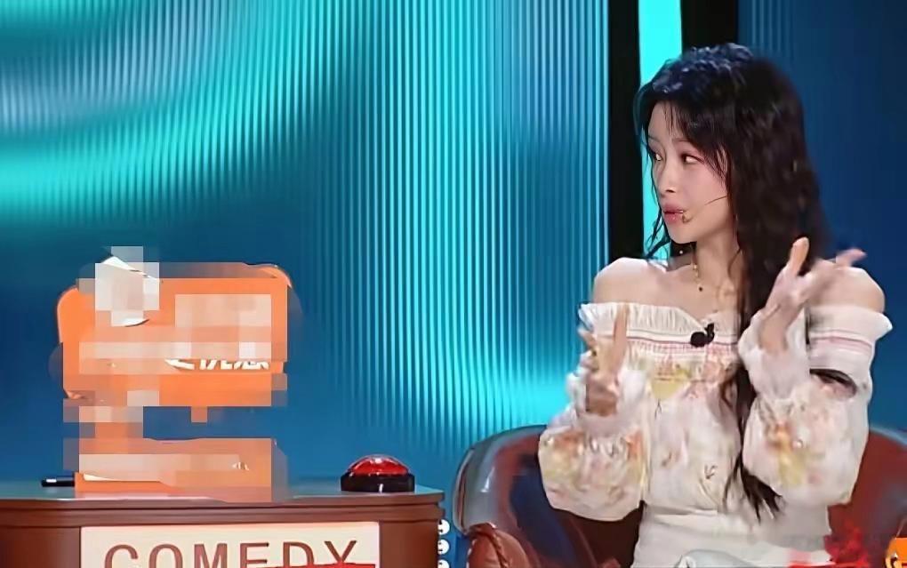 马思纯调侃孙怡："你咋去澡堂还戴着那玩意儿？"话音才落下,孙怡即刻笑出了声,