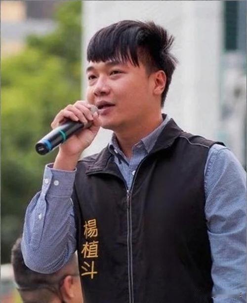 战神杨植斗再出手，黄伟哲危险了！明赴台北地检署控告黄伟哲深伪蒋万安音频已涉嫌犯罪