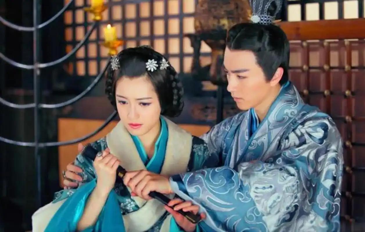 许平君喝下汤药后猝然腹痛，汉宣帝奔至，不料，她竟哀求：别查。咱先说说这对夫