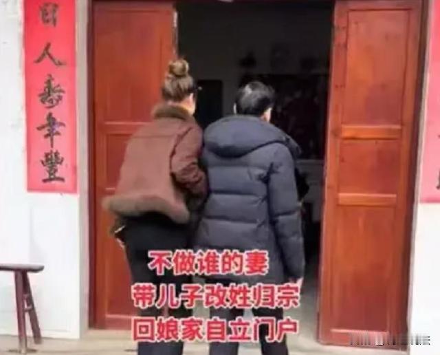 湖南，一女子离了婚，带着儿子净身出户。一个女人带着一个小孩，连房子都没有，工作也