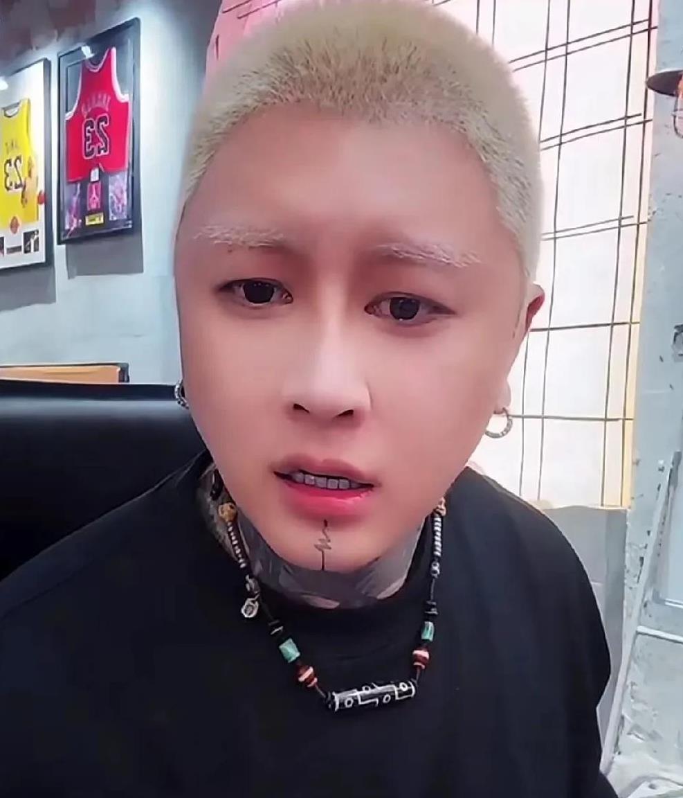 驴家小胖说方丈的金饭碗被散打哥端走了，捷足先登了！驴家小胖说