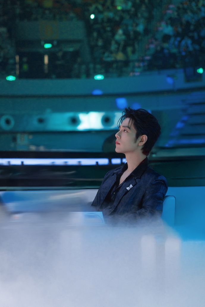 出大事了没空跟你解释！肖战官宣鸿蒙智行尚界品牌代言人，这阵仗谁还有心思摸鱼啊！肖