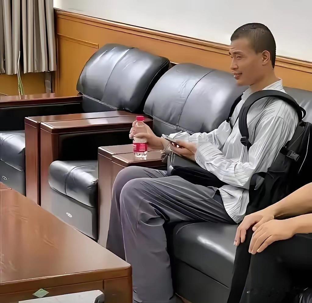 34岁韦东奕，一巴掌打醒了谁？​​北大韦神韦东奕，这个被大家称为数学天才的人