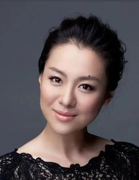2010年，沈傲君怀孕6个多月时，丈夫去国外出差。没想到，一天晚上突然有人敲门，
