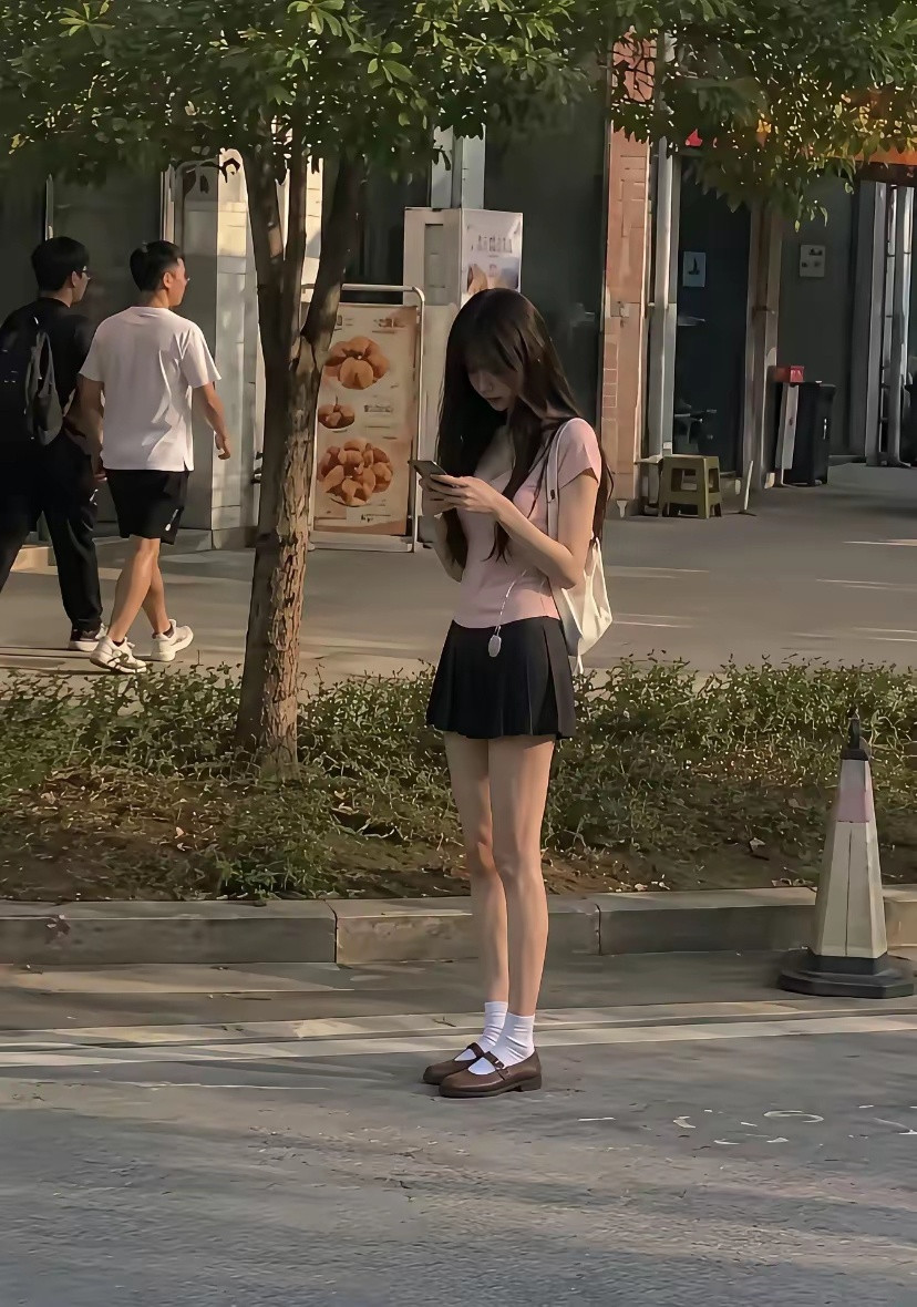 听说每个男人青春期时都想谈一个这样的女生。