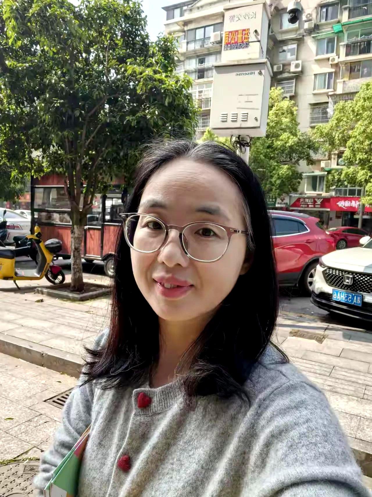 绝经后又来“例假”？别硬扛。我79年，47岁，绝经三年，这个国庆突然见红，直