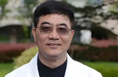 2016年，上海中山医院心内科主任葛均波，给19岁的姑娘做心脏手术，做到紧要关头