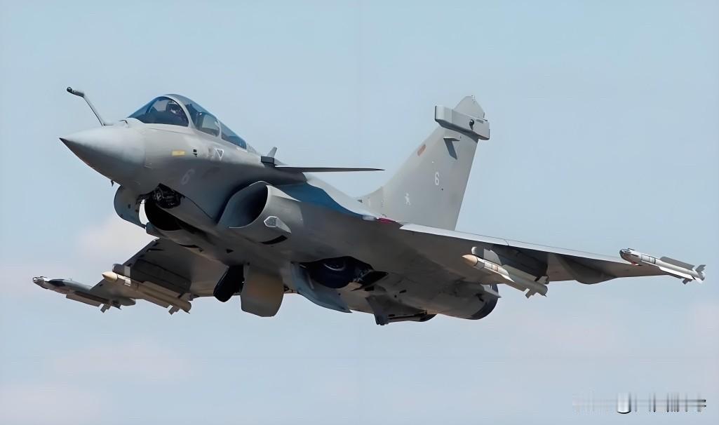 印度还嫌弃法国的装备，要求法国为阵风战斗机，配置印度研制的导弹和弹药，可是谁都知