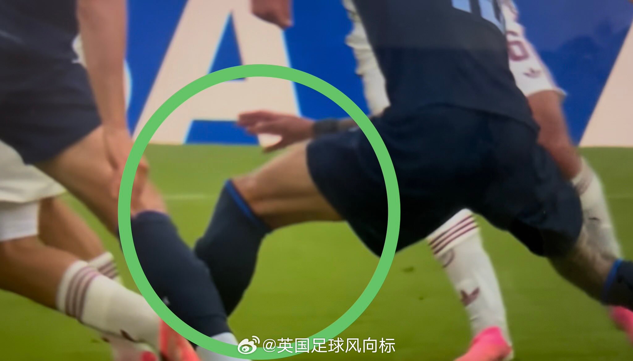 乌加特重伤离场乌拉圭0比1西班牙曼联中场乌加特，代表乌拉圭出战对阵西班牙的比赛，