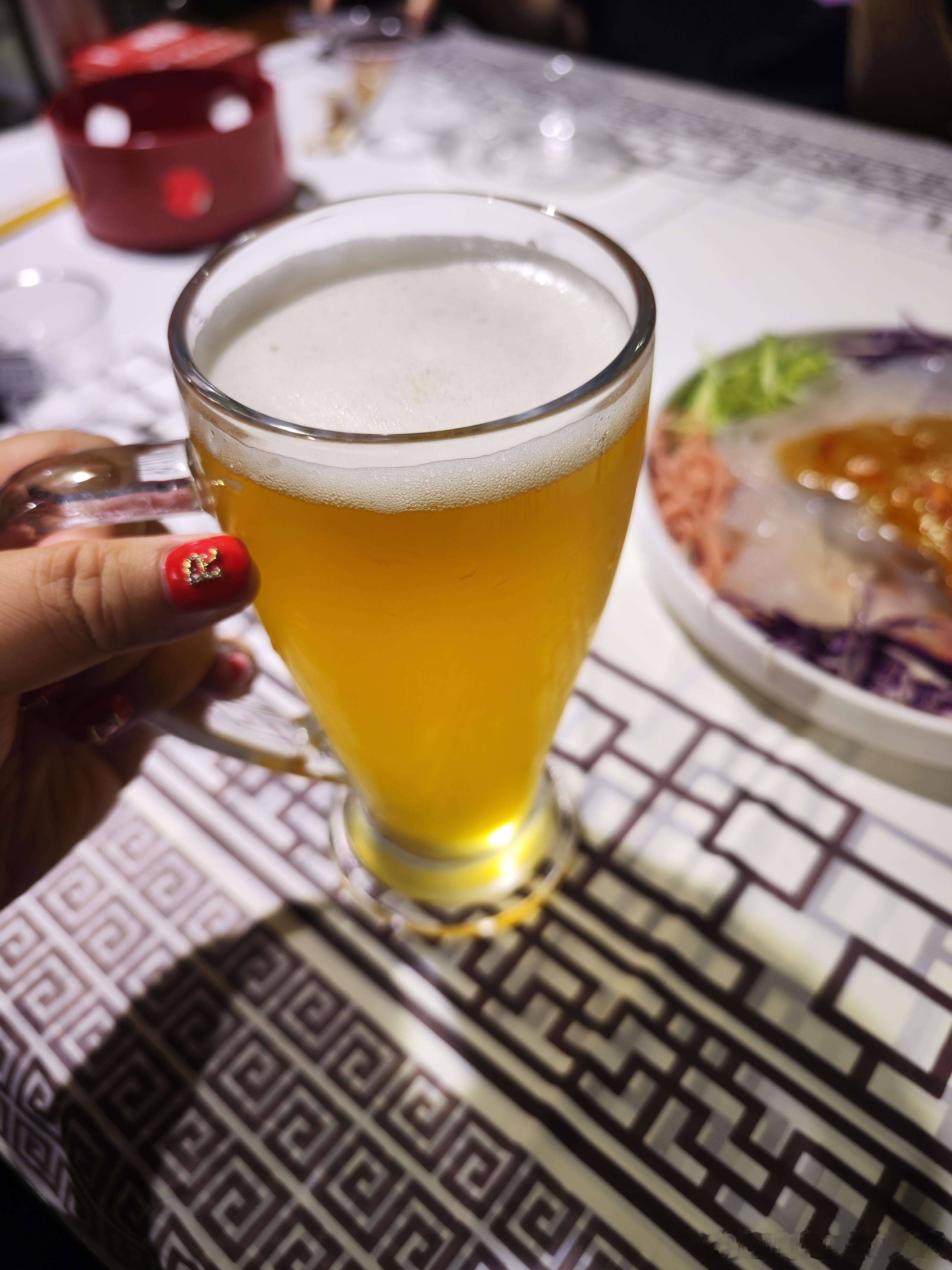 青岛接机酒火了青岛纯生就是很美味呀！
