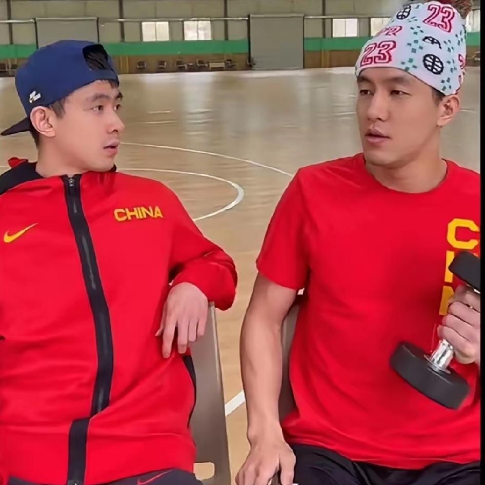 赵继伟为什么在中国男篮不受欢迎?我认为有以下几方面原因：1，赵继伟是名控卫！