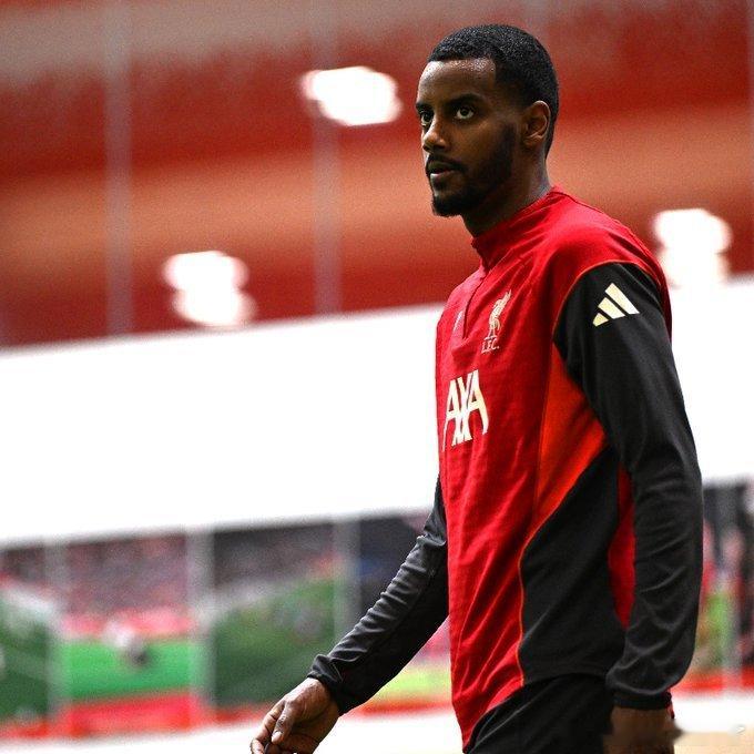 伊萨克在此继续进行着他的伤病康复训练，也进行了有球训练和跑步了自去年12月接受手