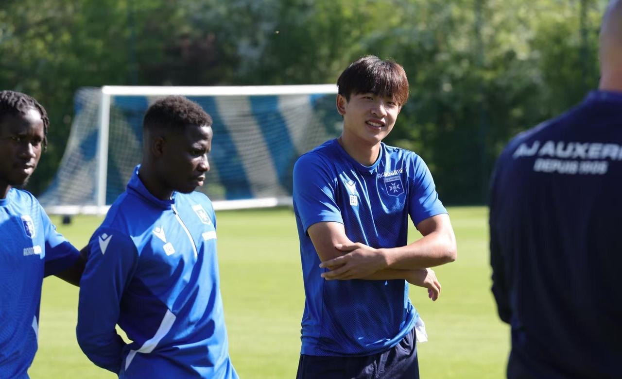 山东泰山队有意梅州客家17岁小将魏祥鑫？近日有很多自媒体爆料，山东泰山队有意梅