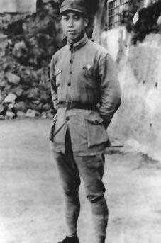 55年，中央决定授予许光达大将衔，许光达向妻子坦言：我感到惭愧那时候评衔，是有