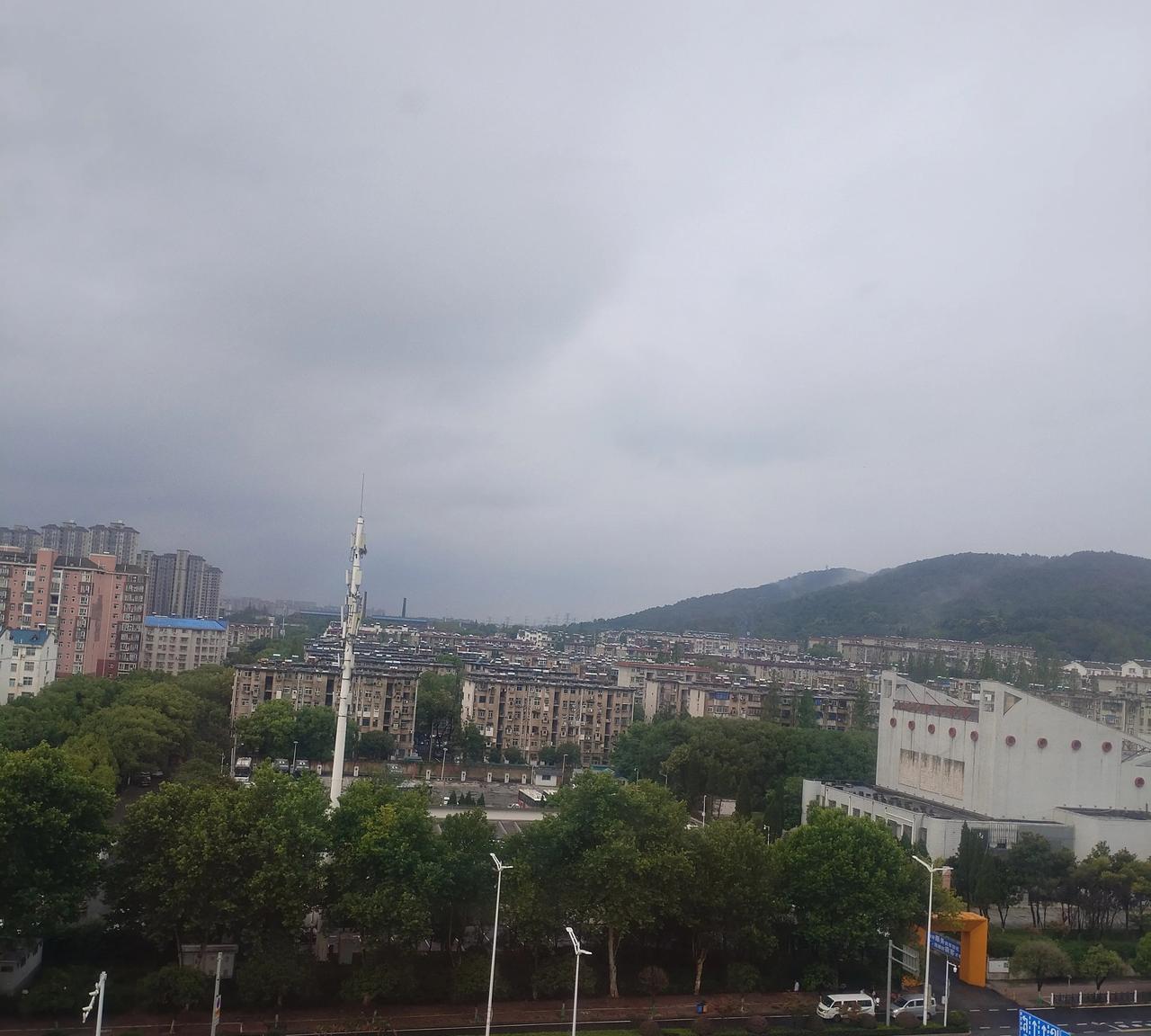襄阳古城襄城区万山，一场梅雨过后，云雾缭绕，山清水秀好风光！