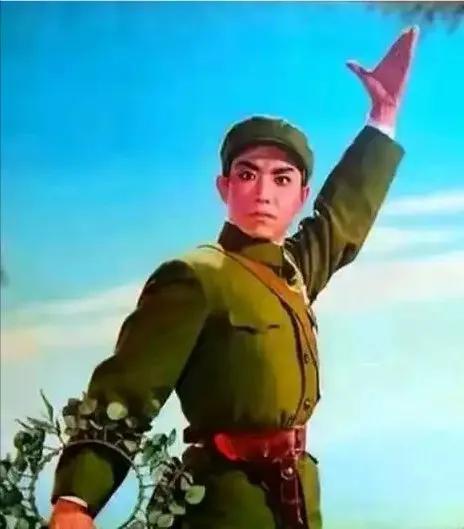 为上海京剧院复排样板戏《奇袭白虎团》叫好！上海京剧院是一个善于传承和创新的剧院，