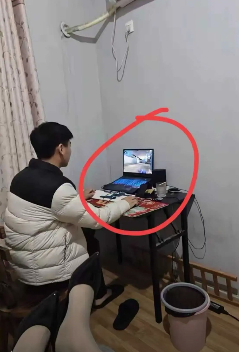 大兄弟，这个时候你还能有心思打游戏？佩服，佩服！