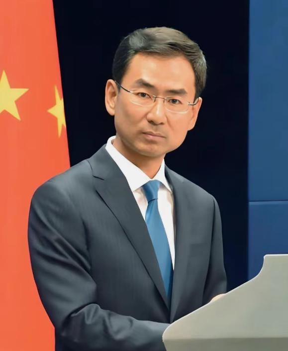 1200吨战略石墨，几十个重型集装箱。就这么悄无声息运到了美国。几十个集装箱