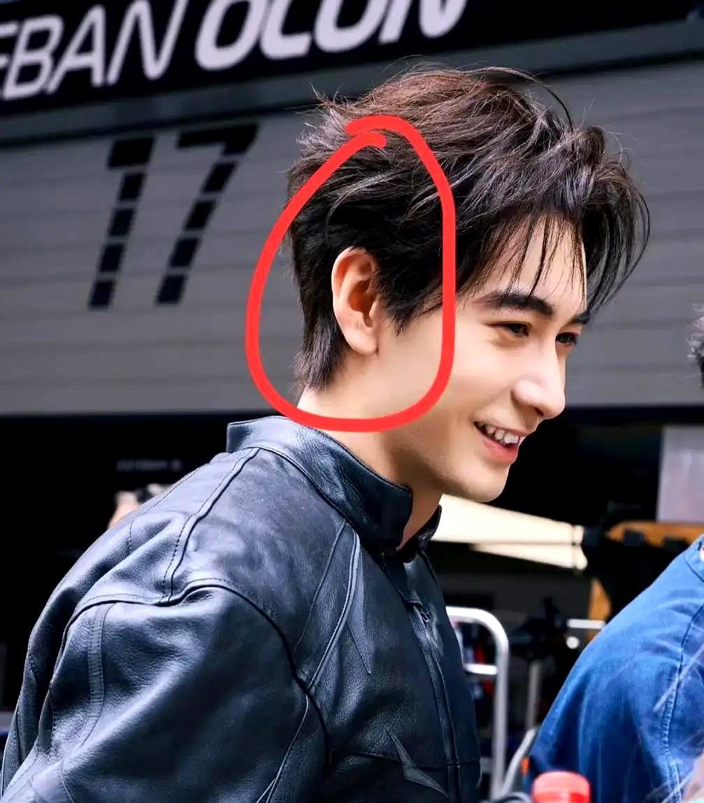 陈星旭拍吻戏，竟然主动要求“闭嘴”！就8秒！镜头怼脸，章若楠睫毛狂抖，耳尖都